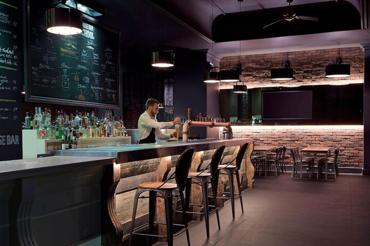 Lounge 82 of 124