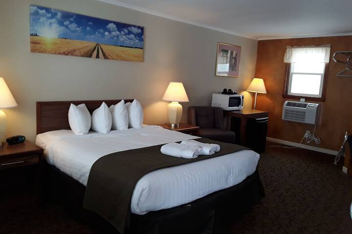 Room 2 of 8