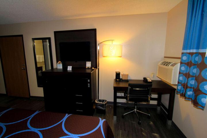 1 King Bed (3 of 6)