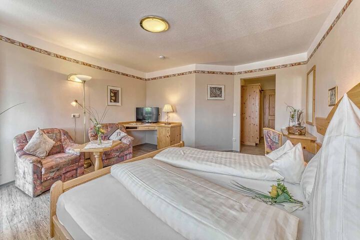 Room 4 of 42