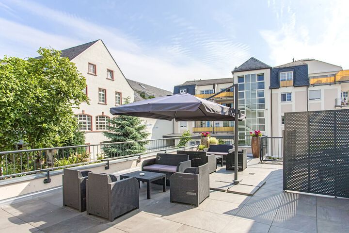 Sundeck 100 of 107