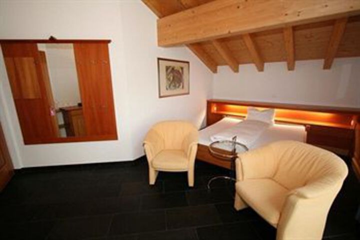 Room 17 of 73