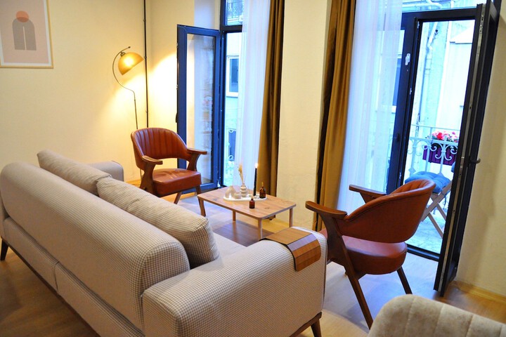 Room 8 of 28
