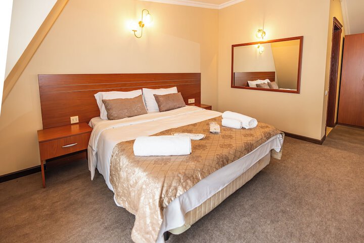 Room 27 of 47