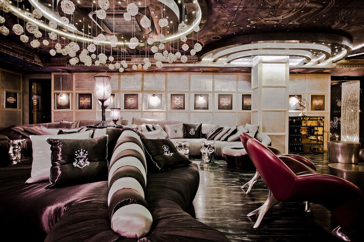 Lounge 83 of 116