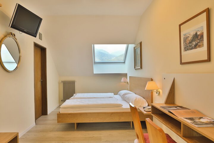 Room 63 of 120