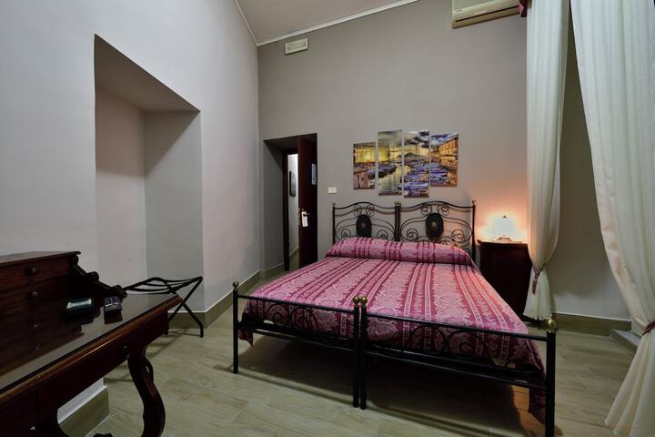 Room 18 of 32