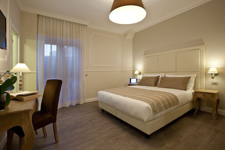 Room 13 of 74