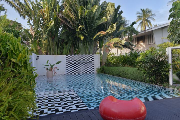 Pool 16 of 39