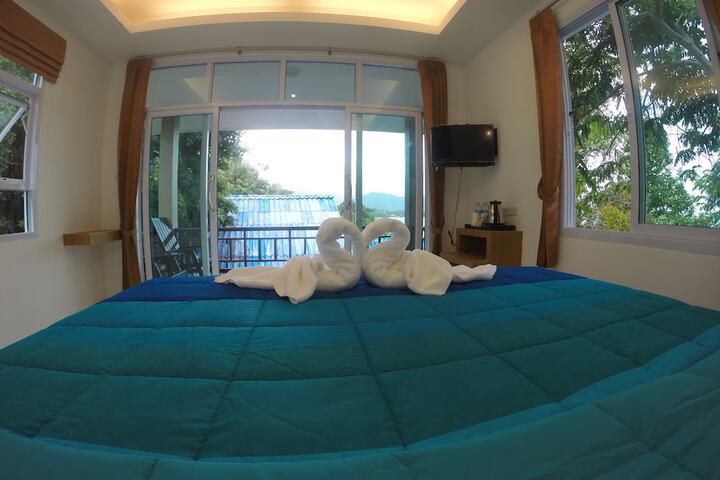 Room 6 of 82