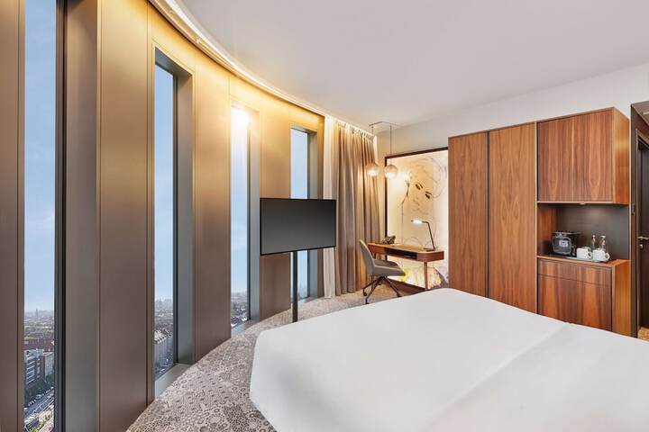 Room 8 of 39