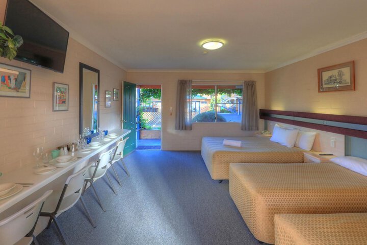 Room 2 of 38