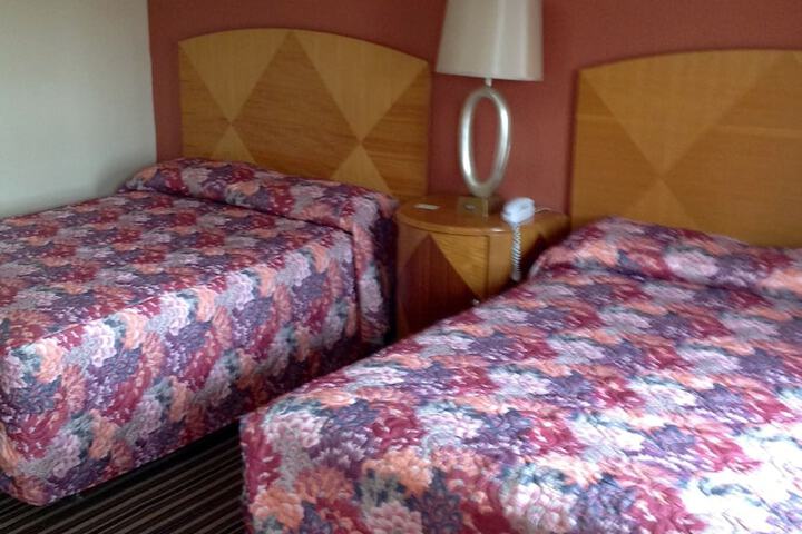 Economy Room 2 Queen Beds (1 of 6)