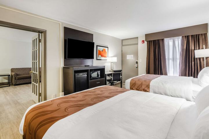 2 Queen Beds (5 of 11)