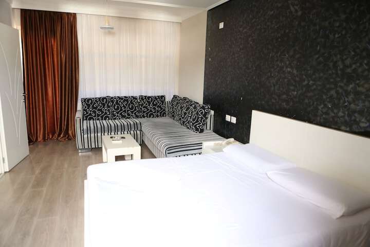 Room 10 of 26
