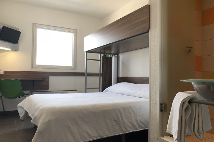 Room 8 of 24