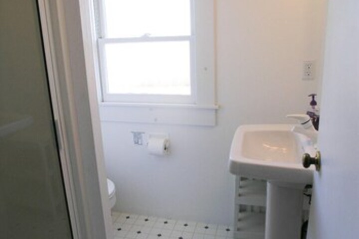 Room 2 of 10