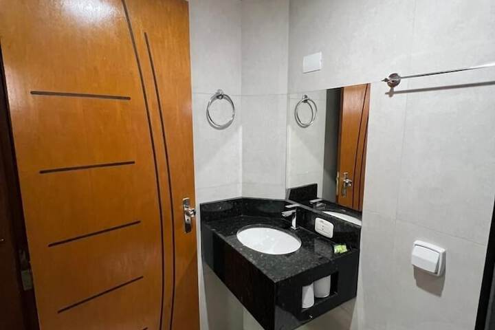 Room 52 of 154