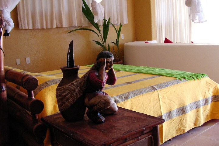 Room 6 of 16