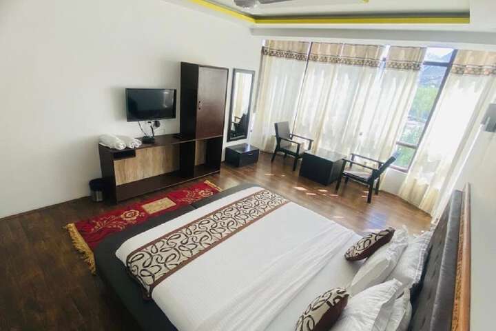 Room 8 of 37