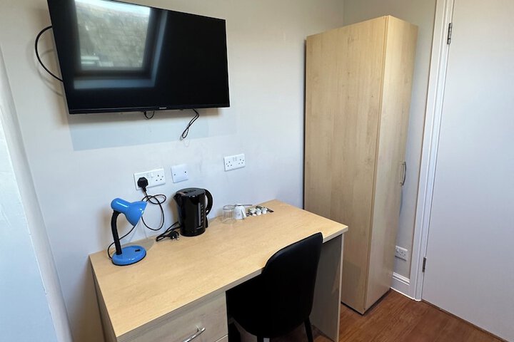 Room 4 of 38