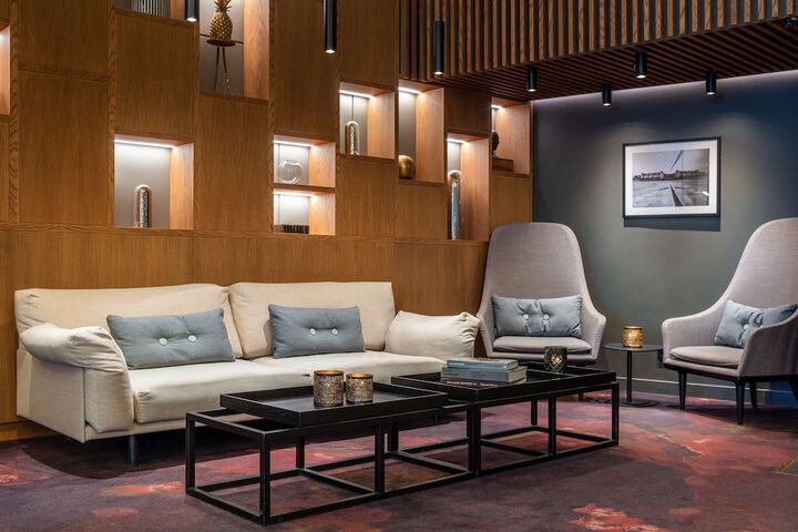 Entrance & Lobby