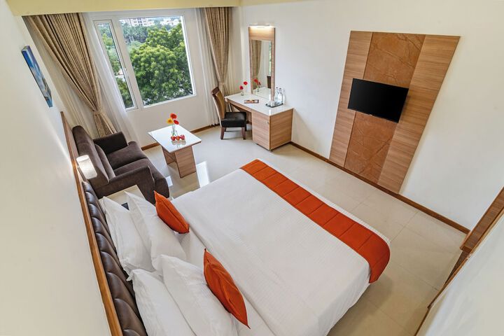 Room 10 of 33