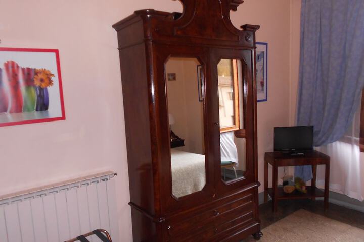 Room 12 of 73