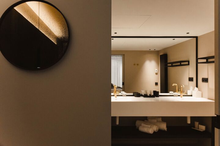 Room 41 of 102