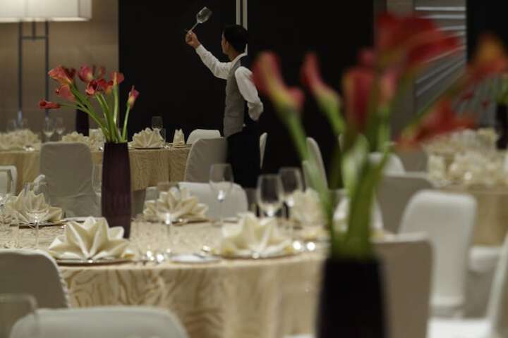 Ballroom/Hall 125 of 144