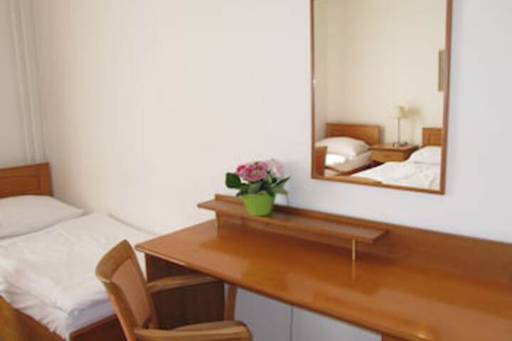 Room 121 of 324