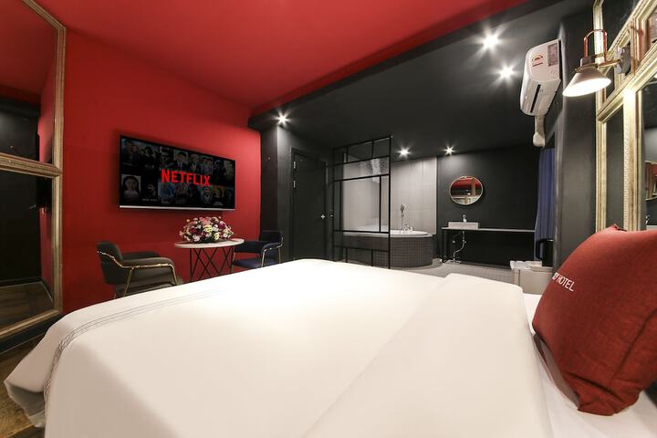 Room 18 of 29