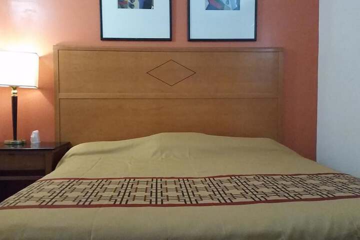 Room 18 of 25