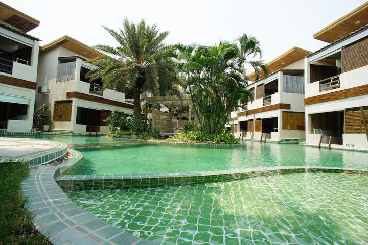 Pools & Facilities