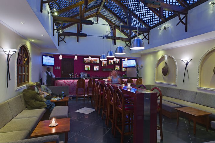 Lounge 84 of 110