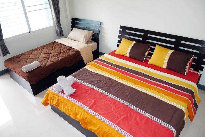 Room 4 of 40