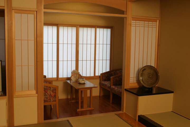 Room 6 of 77