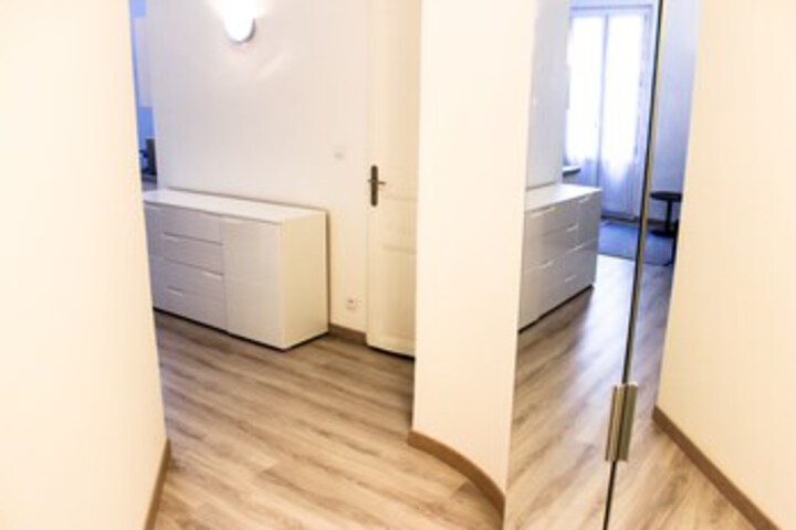 Room 9 of 10