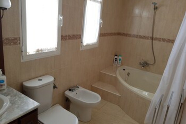 Room 2 of 27