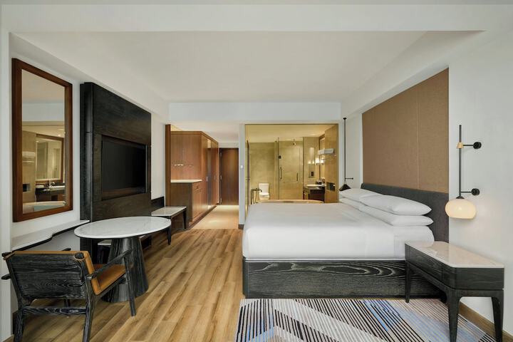 Room 26 of 95