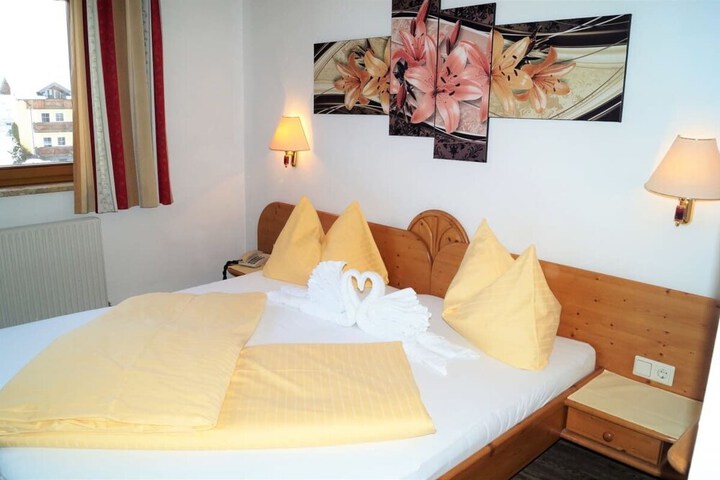 Room 25 of 97