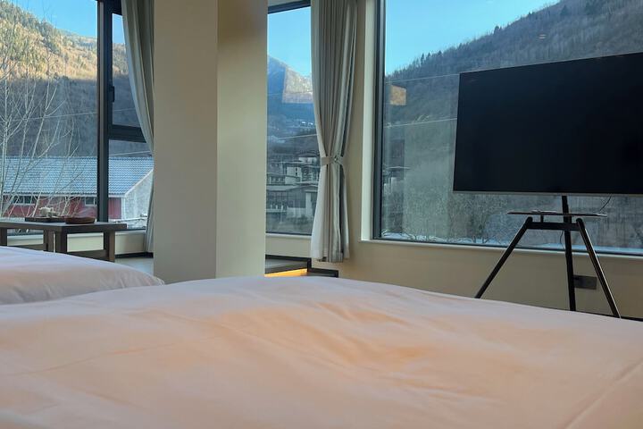Room 18 of 68