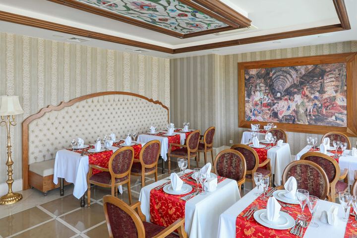 Dining 190 of 280