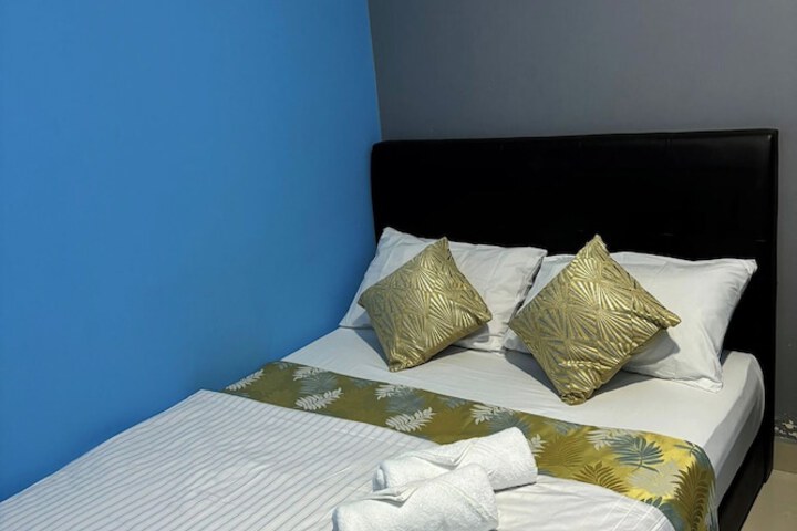 Room 33 of 68