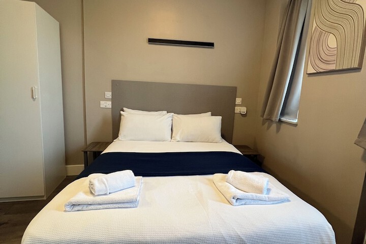 Room 5 of 91