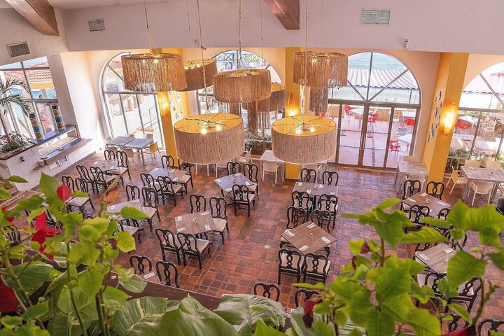 Dining 92 of 136