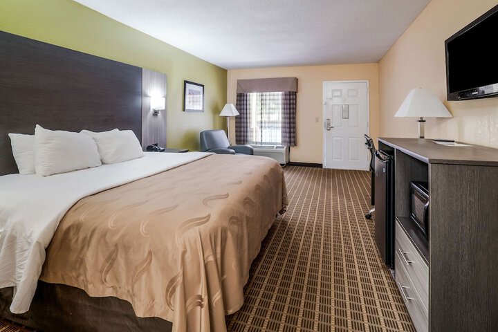 1 King Bed (9 of 22)