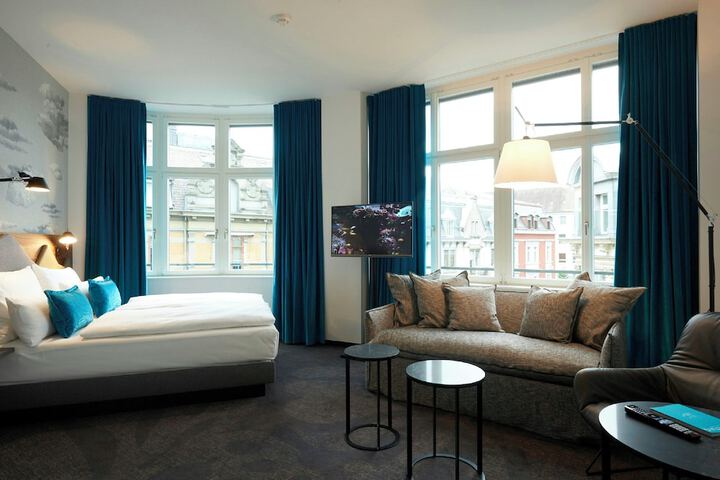 Room 25 of 62