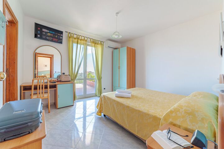 Room 9 of 63