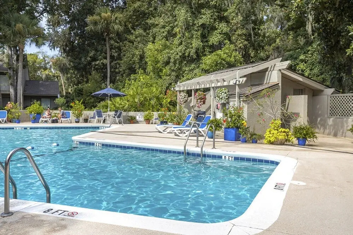 Pool 9 of 15
